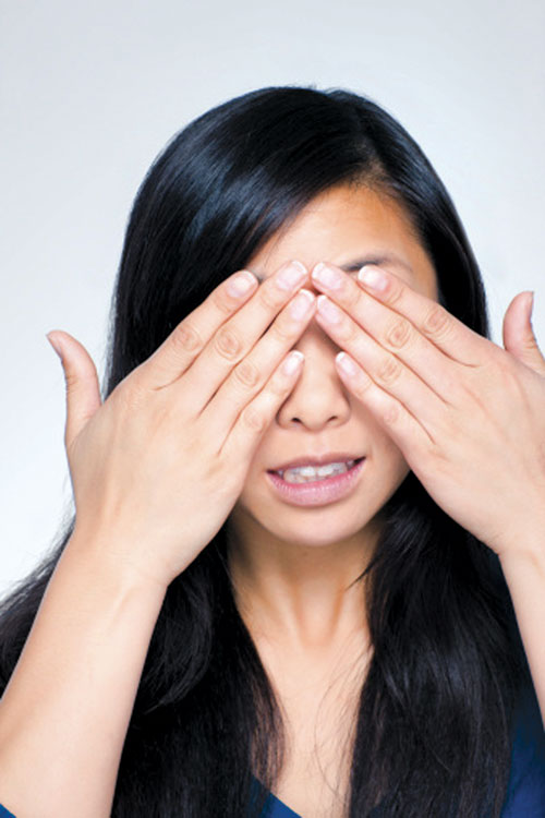 Nên thực hiện lấy mỡ hay cắt mí mắt?