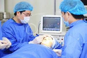 Phẫu thuật cắt mí mắt áp dụng cho những đối tượng nào?